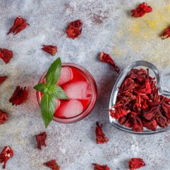 cold-brew-hibiscus-tea-with-ice-basil-leaves_11zon